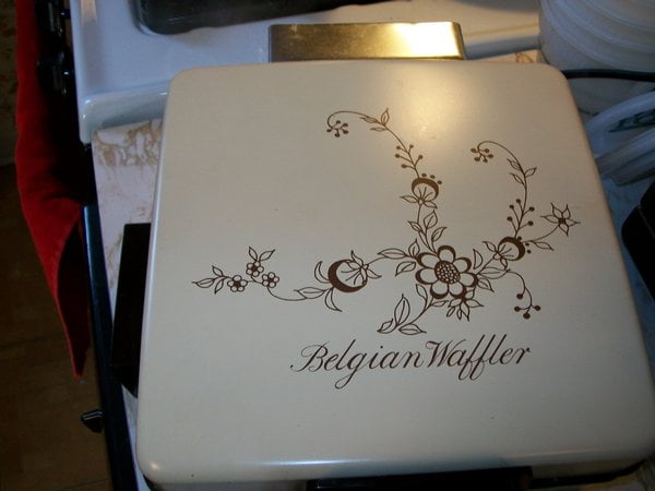 Gary's 1985 like-new waffle iron